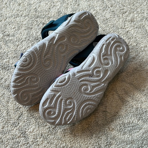 Girls Teva Sandals Size 2 - Picture 3 of 3